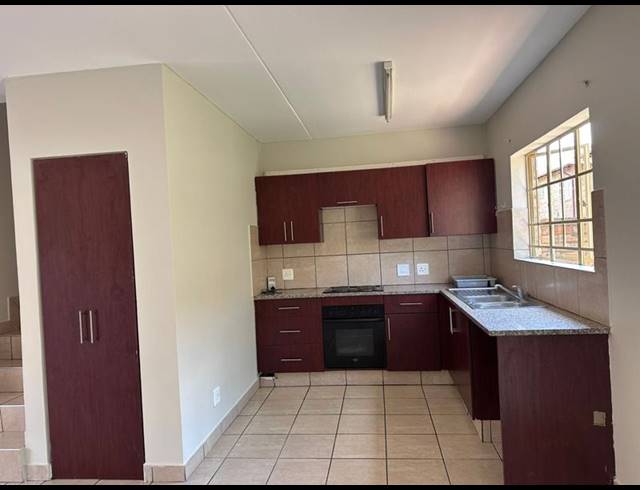3 BEDROOM TOWNHOUSE FOR SALE IN ANNLIN